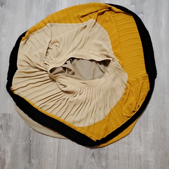 Pleated Circle Skirt - Picture 3 of 3